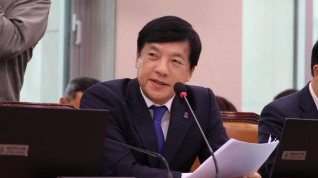 ▲ 이성윤 더불어민주당 의원(전북 전주을)이 18일 윤 대통령의 법원 영장실질심사 출석과 관련해 "법원에 나와서 '입벌구'할수록 구속 사유는 폭발적으로 늘어난다"고 주장했다. ⓒ이성윤 의원 페이스북