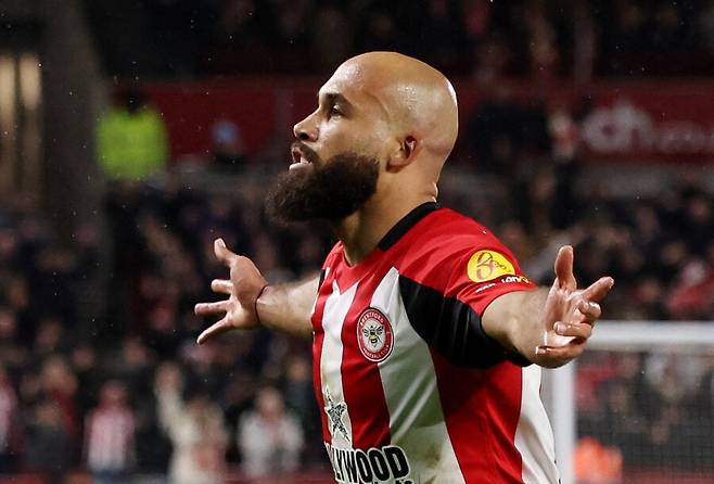 ▲ 아스널의 시야에 들어온 브라이언 음베우모(브렌트포드, 사진 위)와 알렉산데르 이삭(뉴캐슬 유나이티드, 사진 아래). ⓒ연합뉴스/REUTERS