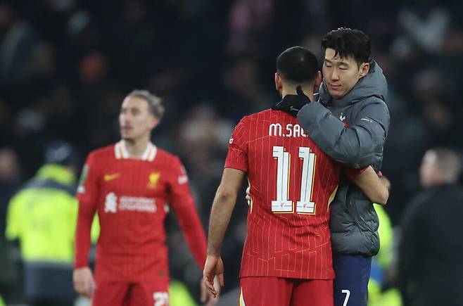 ▲ 토트넘 홋스퍼 손흥민과 리버풀의 모하메드 살라는 다음 시즌에도 프리미어리그에서 만나 같이 뛸 수 있을까. 모든 것은 살라에게 달렸다. ⓒ연합뉴스/AP/EPA/AFP