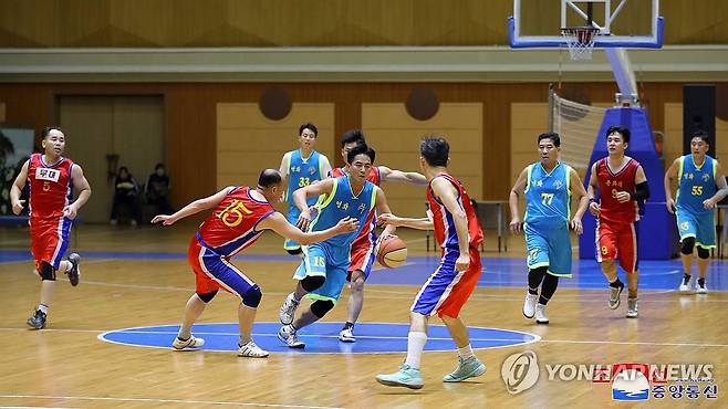 북한, 제54차 예술인체육대회 개최 (평양 조선중앙통신=연합뉴스) 북한이 지난 27~28일  청춘거리 농구경기관에서 영화예술부문과 무대예술부문으로 나뉘어 제54차 예술인체육대회가  진행됐다고 조선중앙통신이 29일 보도했다. 2024.11.29 nkphoto@yna.co.kr