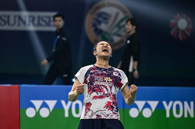 안세영이 19일 열린 월드투어 슈퍼 750 인도오픈 여자단식 결승에서 우승을 확정지은 후 함성을 지르고 있다. 사진 | AFP=연합뉴스