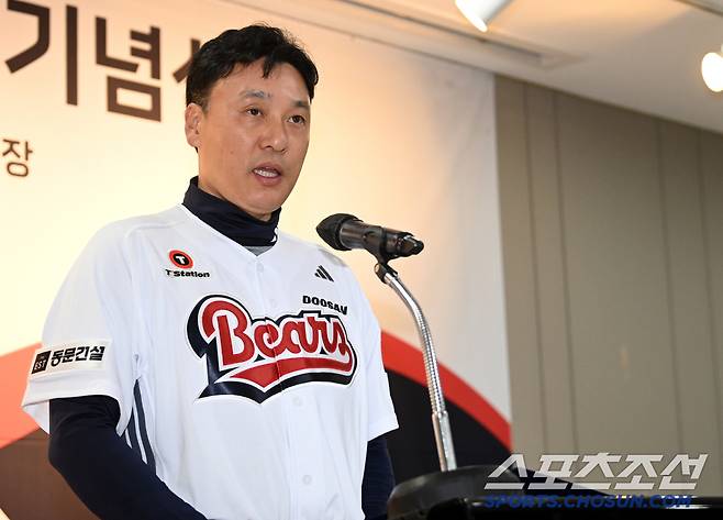 2025 두산베어스 창단기념식이 15일 잠실야구장에서 열렸다. 이승엽 감독이 인사말을 하고 있다. 잠실=허상욱 기자 wook@sportschosun.com/2025.01.15/