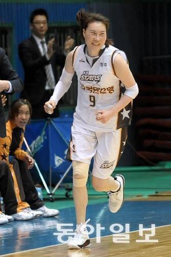 현역 시절 정선민은 코트에서 당할 선수가 없는 선수였다. 그는 여자프로농구 MVP만  7차례 차지했다. 동아일보 DB