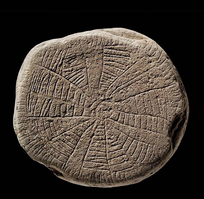 유럽 발트해 덴마크 보른홀름섬에서 발견된 ‘태양석’. 코펜하겐대 연구진 제공