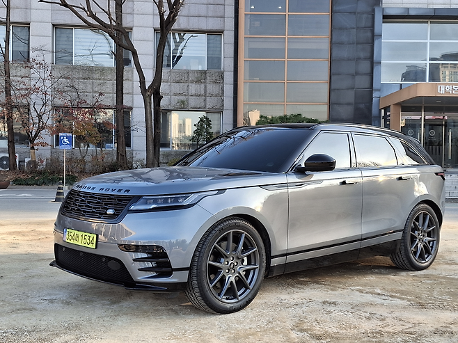 더 뉴 레인지로버 벨라 좌측면 [김성우 기자]