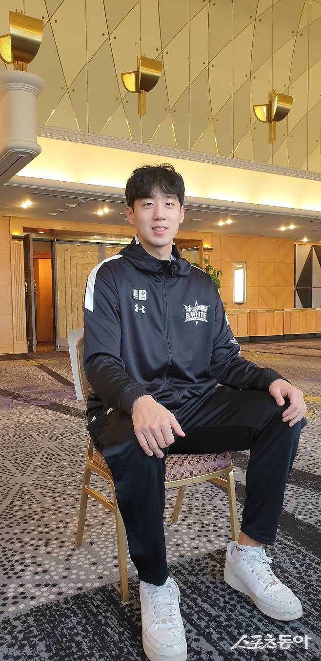 B리그 올스타에 선발된 양재민이 19일 오전 지바현 뉴 오타니 호텔에서 한국 취재진과 인터뷰를 갖고 있다. 양재민은 B리그 역사상 처음으로 올스타전 메인 이벤트에 출전한 아시아쿼터 선수가 됐다. 지바(일본)|최용석 기자