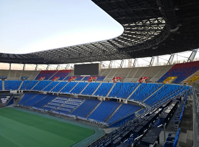 3층 좌석 교체 공사가 진행 중인 울산문수월드컵경기장. 파란문수 지키기 비상대책위원회