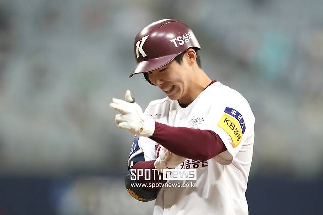 ▲ LA 다저스에 합류한 김혜성은 개막 로스터 후보 중 가장 어린 편에 속한다. 김혜성은 지난 해 KBO 리그에서 127경기에 나서 홈런과 타점에서 커리어 하이를 작성하는 등 타율 .326 11홈런 75타점 30도루를 기록, 메이저리그로 향할 채비를 마쳤음을 알렸다.&nbsp;ⓒ곽혜미 기자