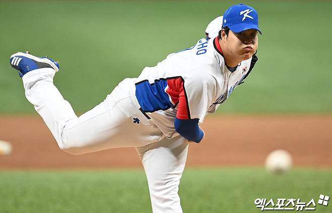 24일 오후 서울 구로구 고척스카이돔에서 열린 2020 도쿄올림픽 야구 국가대표팀과 LG 트윈스의 평가전 경기, 9회초 대표팀 조상우가 역투하고 있다. 엑스포츠뉴스 DB