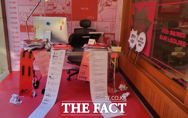 서울시는 지난해 11월 토스뱅크와 손 잡고 '웹툰 보조작가 표준계약서'를 개발했다. 서울 성동구 '무비랜드'에서 열린 '웹툰 보조작가 with 토스뱅크' 캠페인의 모습. /정소양 기자