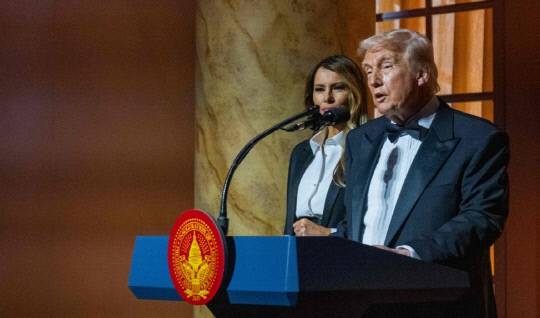 도널드 트럼프 미국 대통령 당선인이 19일(현지시간) 미국 워싱턴DC 내셔널빌딩뮤지엄에서 열린 만찬 행사에서 발언하고 있다. 연합뉴스