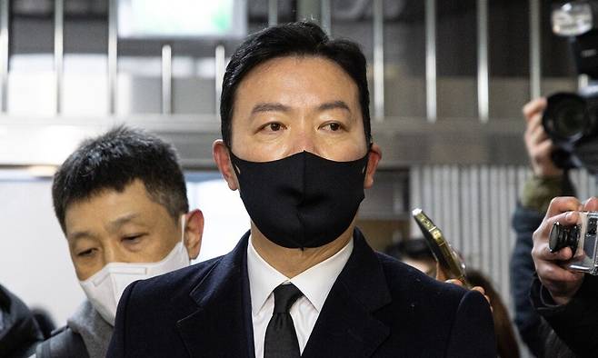 윤석열 대통령 체포영장 집행 방해 관련 특수공무집행방해 혐의를 받는 김성훈 대통령경호처 차장이 17일 오전 서울 서대문구 국가수사본부로 출석하고 있다. 공동취재사진