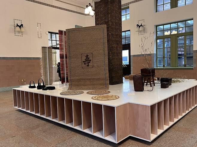 The "Wine From the West" zone at "Craft Journey: All Over the Place, Everywhere" (Park Jun-hee/The Korea Herald)