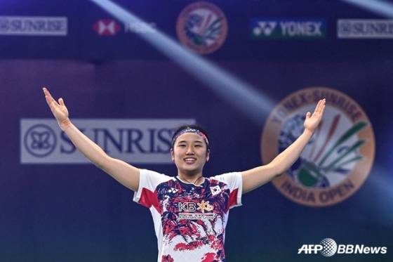 안세영이 지난 19일 BWF 인도 오픈 여자 단식 결승에서 우승을 차지하고 두 팔을 들고 세리머니를 하고 있다. /AFPBBNews=뉴스1