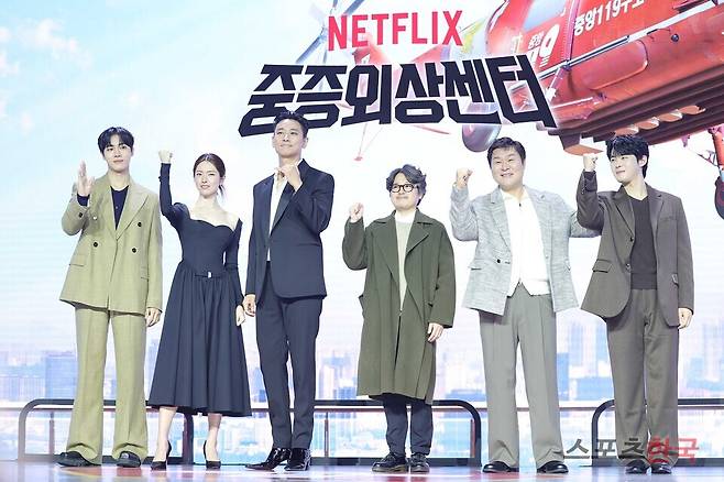 넷플릭스 오리지널 시리즈 '중증외상센터' 제작발표회에 참석한 배우 추영우, 하영, 주지훈, 이도윤 감독, 윤경호, 정재광. 24.1.21 ⓒ이혜영 기자 lhy@hankooki.com