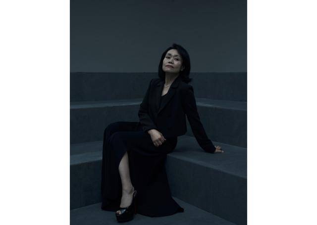 최근 강애심은 서울 종로구에 위치한 한 카페에서 본지와 만나 넷플릭스 오리지널 시리즈 '오징어 게임2' 관련 인터뷰를 진행했다. 작품은 복수를 다짐하고 다시 돌아와 게임에 참가하는 기훈(이정재)과 그를 맞이하는 프론트맨(이병헌)의 치열한 대결, 그리고 다시 시작되는 진짜 게임을 담은 이야기다. 넷플릭스 제공