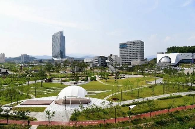 < 김천혁신도시 안산공원 전경 / 출처 : 김천시 >