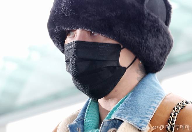 (인천공항=뉴스1) 권현진 기자 = 빅뱅 지드래곤(GD,권지용)이 마스크를 낀 채 21일 인천국제공항을 통해 프랑스 파리로 출국하고 있다. 2025.1.21/뉴스1  Copyright (C) 뉴스1. All rights reserved. 무단 전재 및 재배포,  AI학습 이용 금지. /사진=(인천공항=뉴스1) 권현진 기자