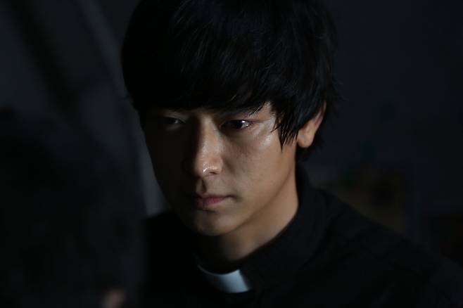 영화 '검은 사제들' 스틸컷. CJ ENM 제공