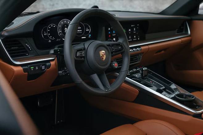 포르쉐 신형 911 카레라 S 실내