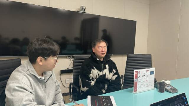 (오른쪽) 쉬엔보 넷이즈게임즈 수석 게임 디자이너