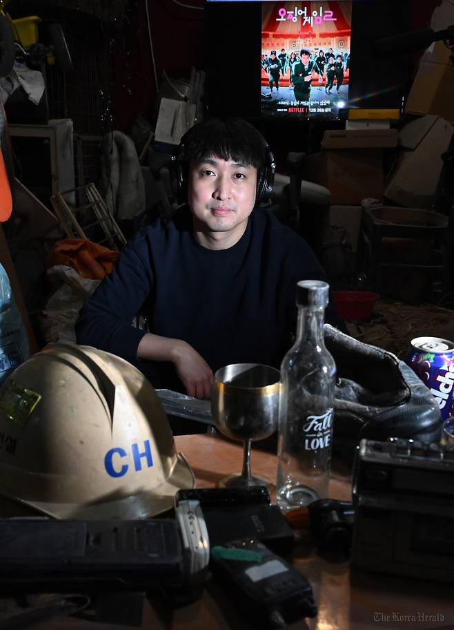 Foley artist Lee Chung-gyu poses for a photo before his interview with The Korea Herald on Jan. 13.  (Lee Sang-sub/The Korea Herald)