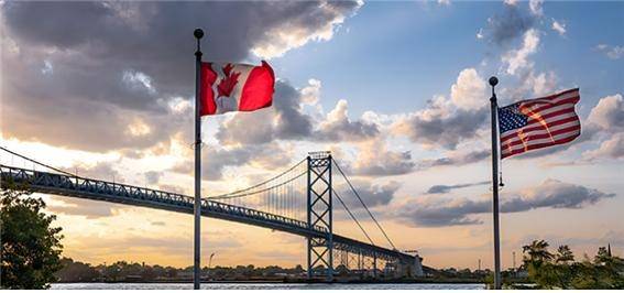 미국 미시간주 디트로이트와 캐나다 온타리오주 윈저를 연결하는 국경 다리. 캐나다 정부는 국경을 강화하기 위해 앞으로 6년간 13억 캐나다 달러(약 1조3000억 원)를 투입하겠다고 밝혔다.  [Canada Border Services Agency]
