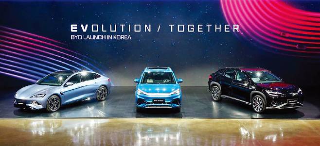 BYD의 중형 전기 세단 ‘씰’과 소형 전기 SUV ‘아토3’, 중형 전기 SUV ‘씨라이언7’(왼쪽부터). [BYD 제공]