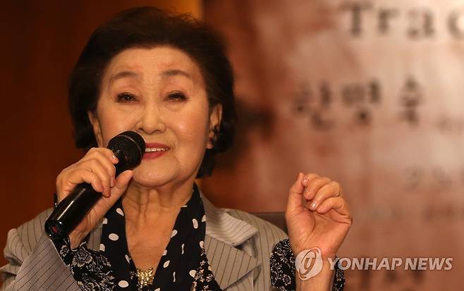 반세기 만에 신곡 발표한 한명숙 [연합뉴스 자료사진. 재판매 및 DB 금지]