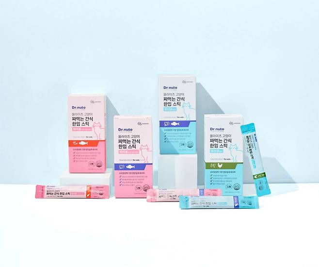 대상펫라이프 닥터뉴토 '올라이즈 고양이 짜먹는 간식 한입 스틱' 4종(대상펫라이프 제공).