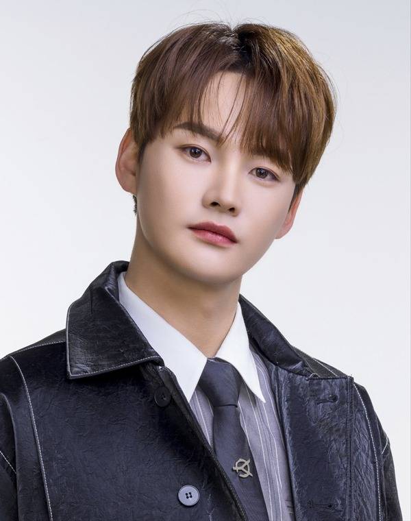 사진 출처=&nbsp;장구의신컴퍼니 제공 / 가수 박서진 프로필