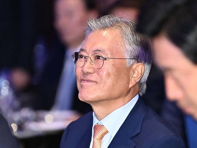 문재인 전 대통령이 지난해 10월 4일 경기도 수원시 영통구 수원컨벤션센터에서 열린 10·4 남북정상선언 17주년 기념식에 참석해 있다.ⓒ뉴시스