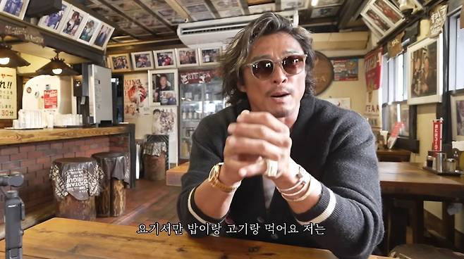 전 이종격투기 선수 추성훈(49)이 탄수화물을 많이 안 먹는다고 밝혔다./사진=유튜브 채널 ‘추성훈’