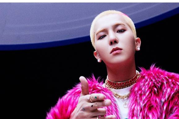 그룹 위너의 송민호가 사회복무요원 시절 근무를 제대로 하지 않았다는 의혹이 불거지자, 서울시가 사회복무요원의 복무 실태를 전수조사한 결과 복무 관리 규정을 위반한 7명을 경찰에 고발했다. 사진은 송민호 [사진=YG엔터테인먼트]