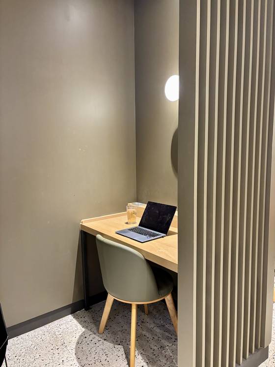 A seat for cagong users at a Starbucks in Pangyo, Gyeonggi [LEE JIAN]