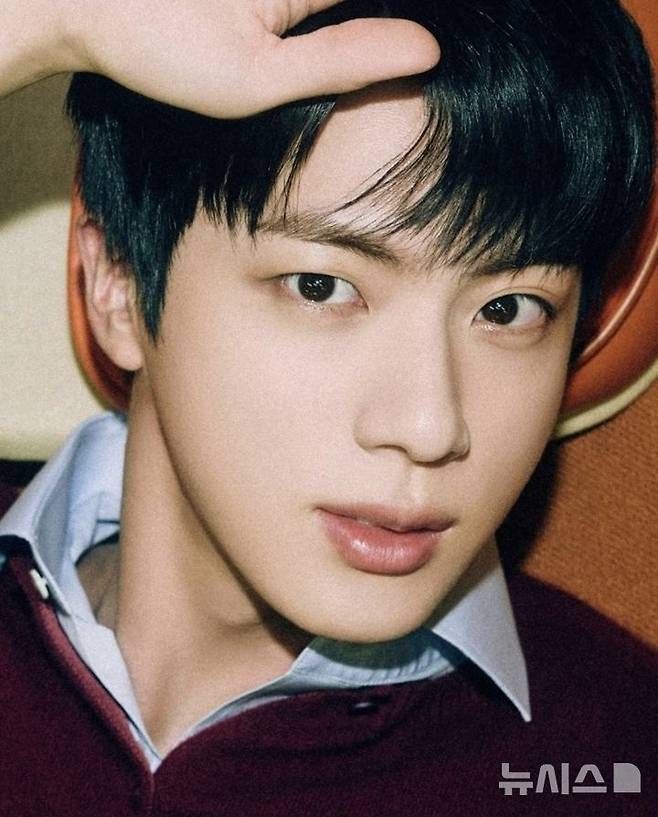 [서울=뉴시스]고려대의료원은 방탄소년단(BTS)의 멤버 진(본명 김석진)이 저개발국 난치병 환자들을 돕는데 써 달라며 1억 원을 기부했다고 23일 밝혔다. (사진= 고려대의료원 제공) 2025.01.23. photo@newsis.com.