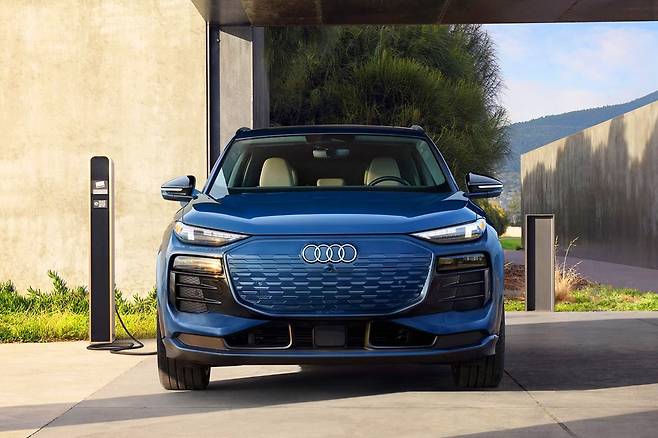더 뉴 아우디 Q6 e 트론