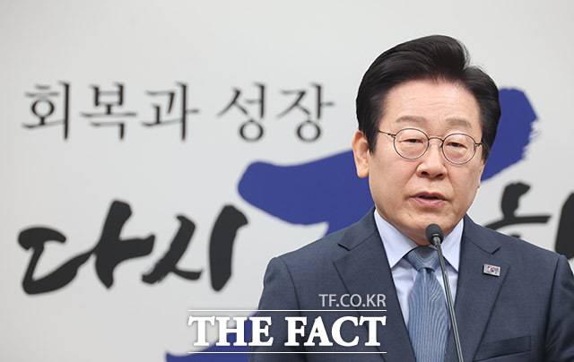이재명 더불어민주당 대표가 '실용주의' 카드를 꺼내 들었다. 그는 "이념과 진영이 밥을 먹여주지 않는다"며 "탈이념·탈진영의 현실적 실용주의가 위기 극복과 성장 발전의 동력"이라고 밝혔다. /뉴시스