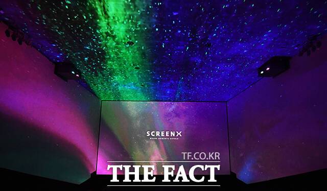 CJ CGV의 자회사인 CJ 4DPLEX가 23일 오전 서울 용산구 CGV 용산아이파크몰에서 기자간담회를 열고 '4면 SCREENX(스크린엑스)관'을 선보이고 있다. /서예원 기자