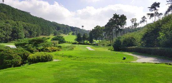 골드CC는 무봉산 줄기와 계곡이 조화를 이룬 자연친화적인 코스다. 사진제공=골드CC