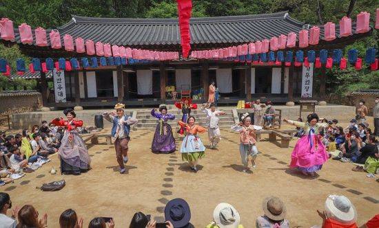 한국민속촌에 가면 다양한 전통공연을 볼 수 있다. 사진제공=한국관광공사