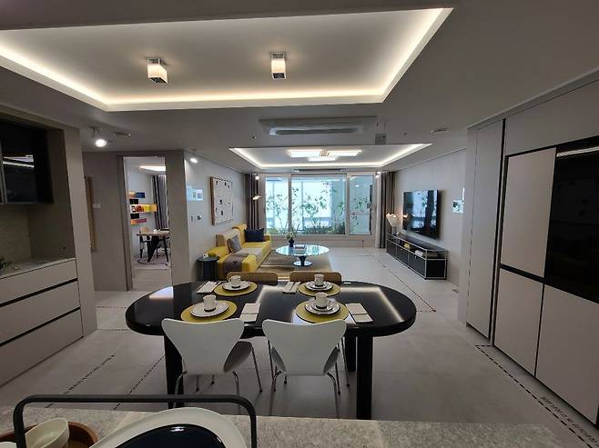 c2ee0e1d1abe53be254628f71e2662b403724f25.jpg 요즘 인테리어 디자인 모음