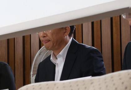 박원동 전 국익정보국장 등 전현직 국정원 직원들이 2013년 8월19일 오후 청문회장에 설치된 가림막 뒤에서 의원들의 심문을 받고 있다. 이정우 선임기자 woo@hani.co.kr