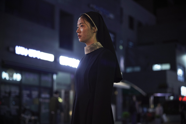 ▲악마와 맞서 싸우기 위해 고군분투 하는 키마엘라 수녀. ⓒNEW