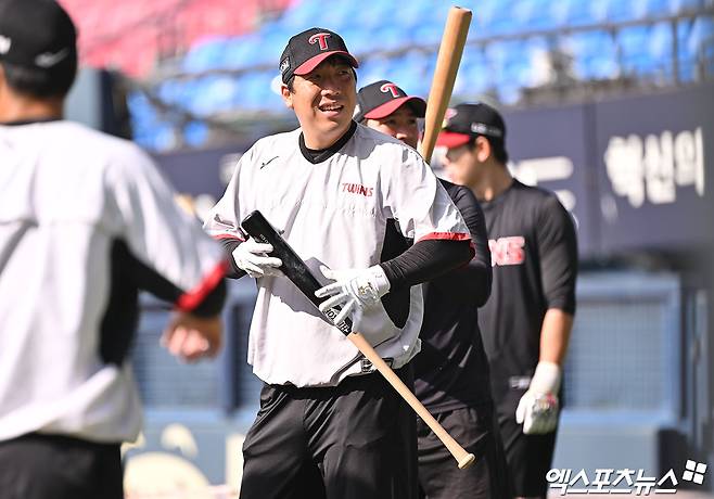 LG 외야수 김현수는 새롭게 개선된 ABS에 관한 자기 생각을 밝혔다. 좀 더 개선돼 타자 개개인의 타격폼을 반영하길 원했다. 엑스포츠뉴스 DB