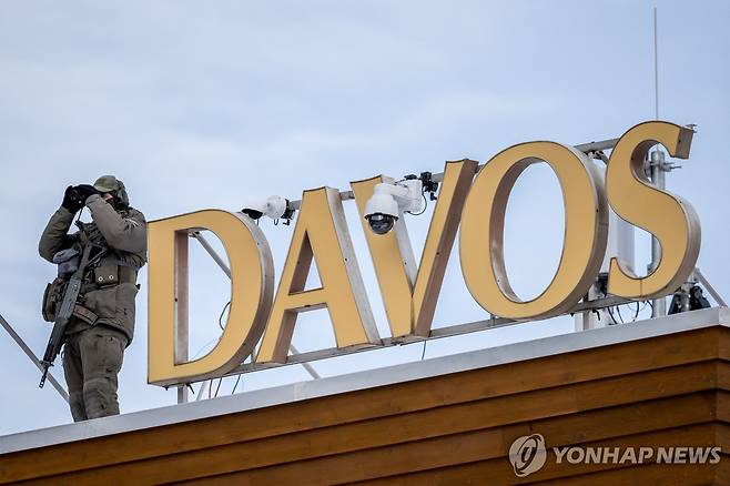 다보스포럼 간판 [AFP 연합뉴스 자료사진 재판매 및 DB 금지]