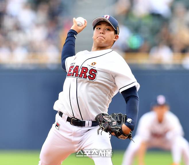 두산 시라카와가 잠실구장에서 열린 2024 KBO리그 키움전에 선발 등판해 힘차게 공을 던지고 있다. 사진 | 스포츠서울DB