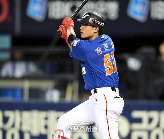 한화 장진혁이 잠실구장에서 열린 2024 KBO리그 LG와 경기 2회초 1사 좌전안타를 치고 있다. 잠실 | 최승섭기자 thunder@sportsseoul.com