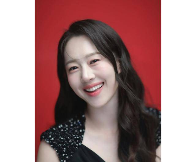 올해 19년차 아나운서이자 만으로 40세인 엄지인은 현재 '아침마당' '생로병사의 비밀' '사장님귀는 당나귀귀'까지 총 3개의 프로그램에 출연하고 있다. 엄지인 SNS