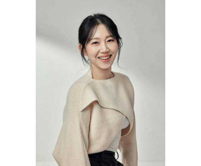 올해 19년차 아나운서이자 만으로 40세인 엄지인은 현재 '아침마당' '생로병사의 비밀' '사장님귀는 당나귀귀'까지 총 3개의 프로그램에 출연하고 있다. 엄지인 SNS